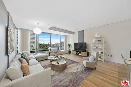 Villa on Grand Avenue